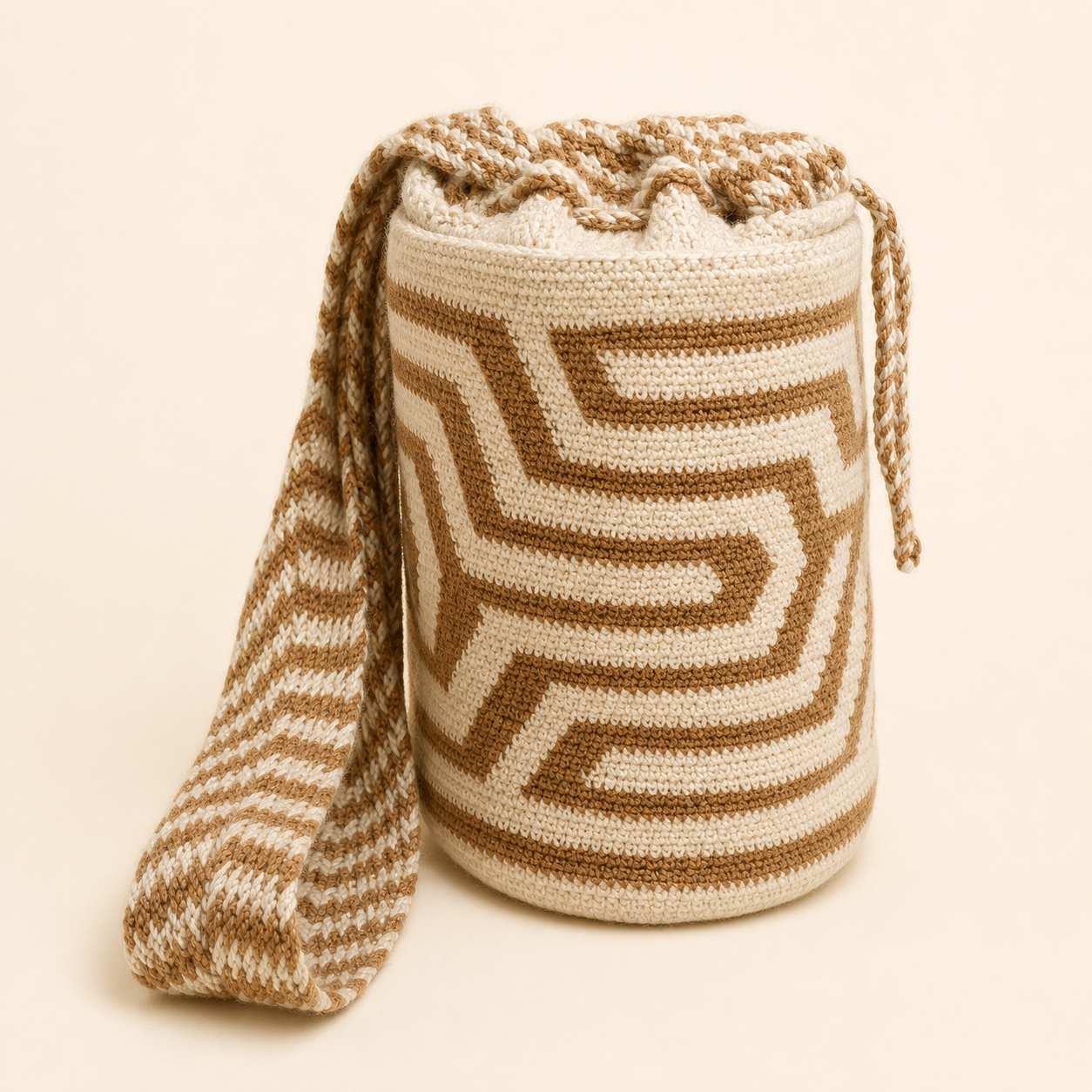 Mochila Artesanal Tejida Beige y Camel