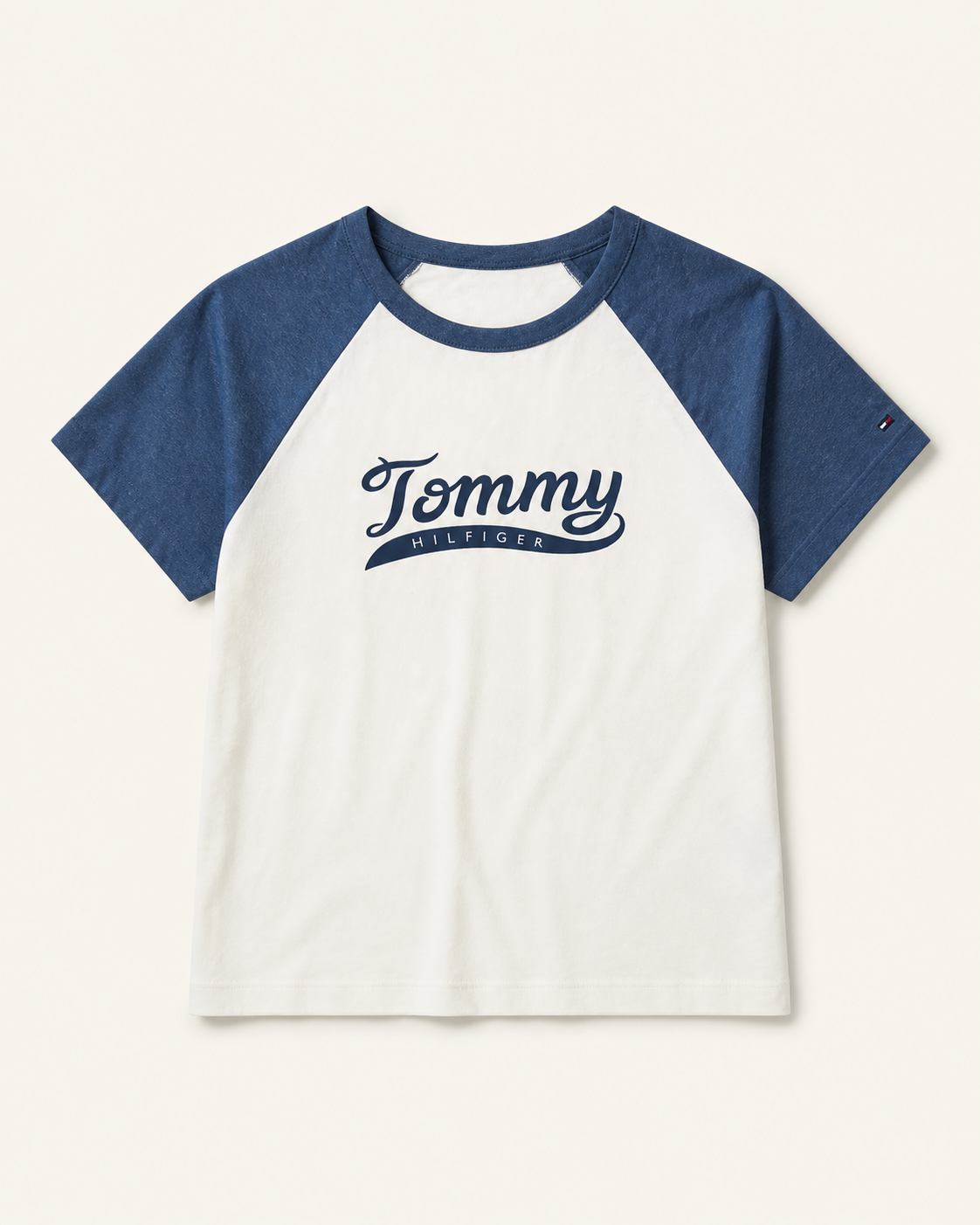 Tommy Hilfiger Camiseta Raglán Blanca y Azul Logo Script – Talla M